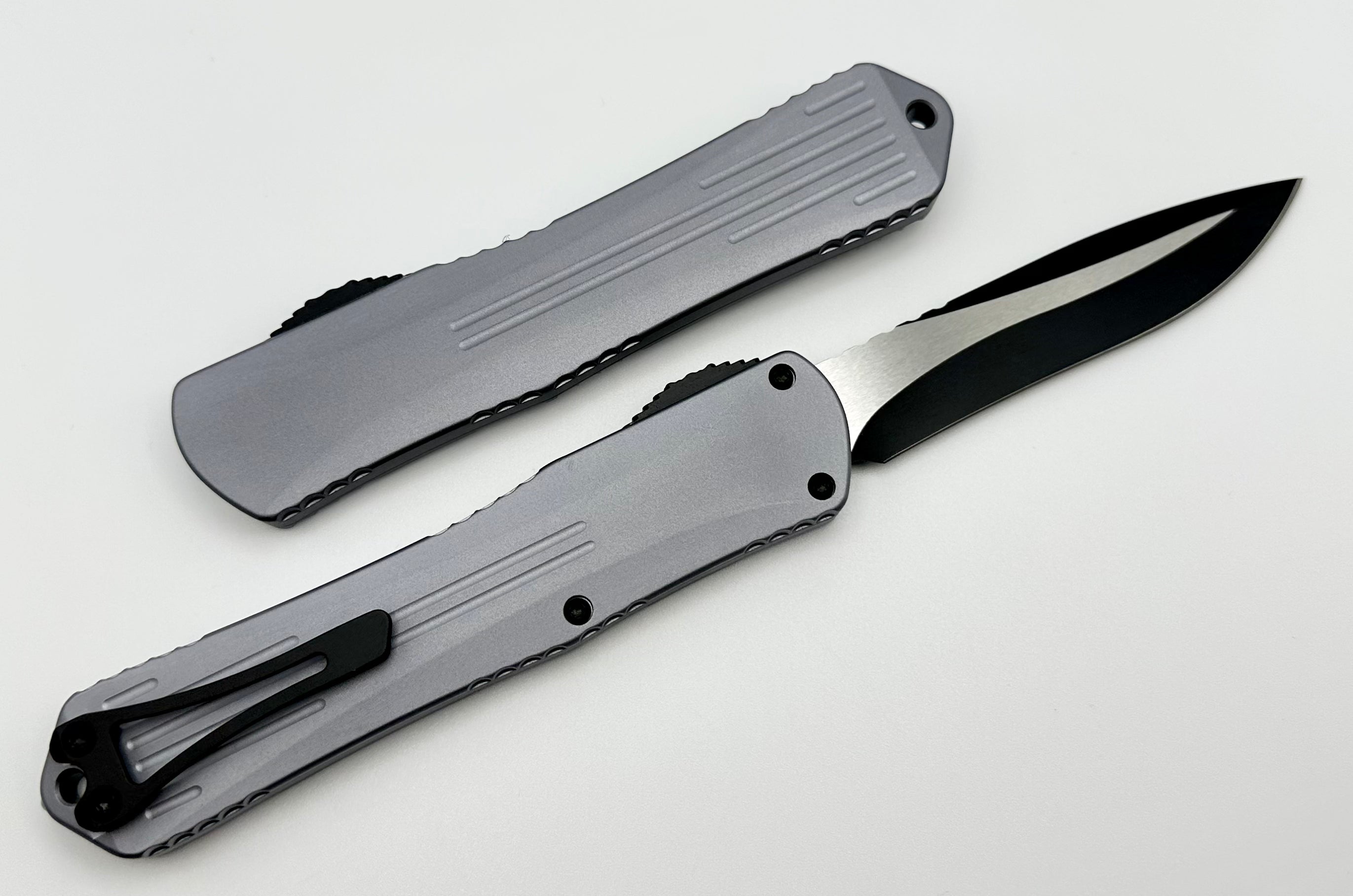 Heretic Knives Manticore X Gray & Two Tone Battleworn Black Recurve MagnaCut H033-10A-GRAY