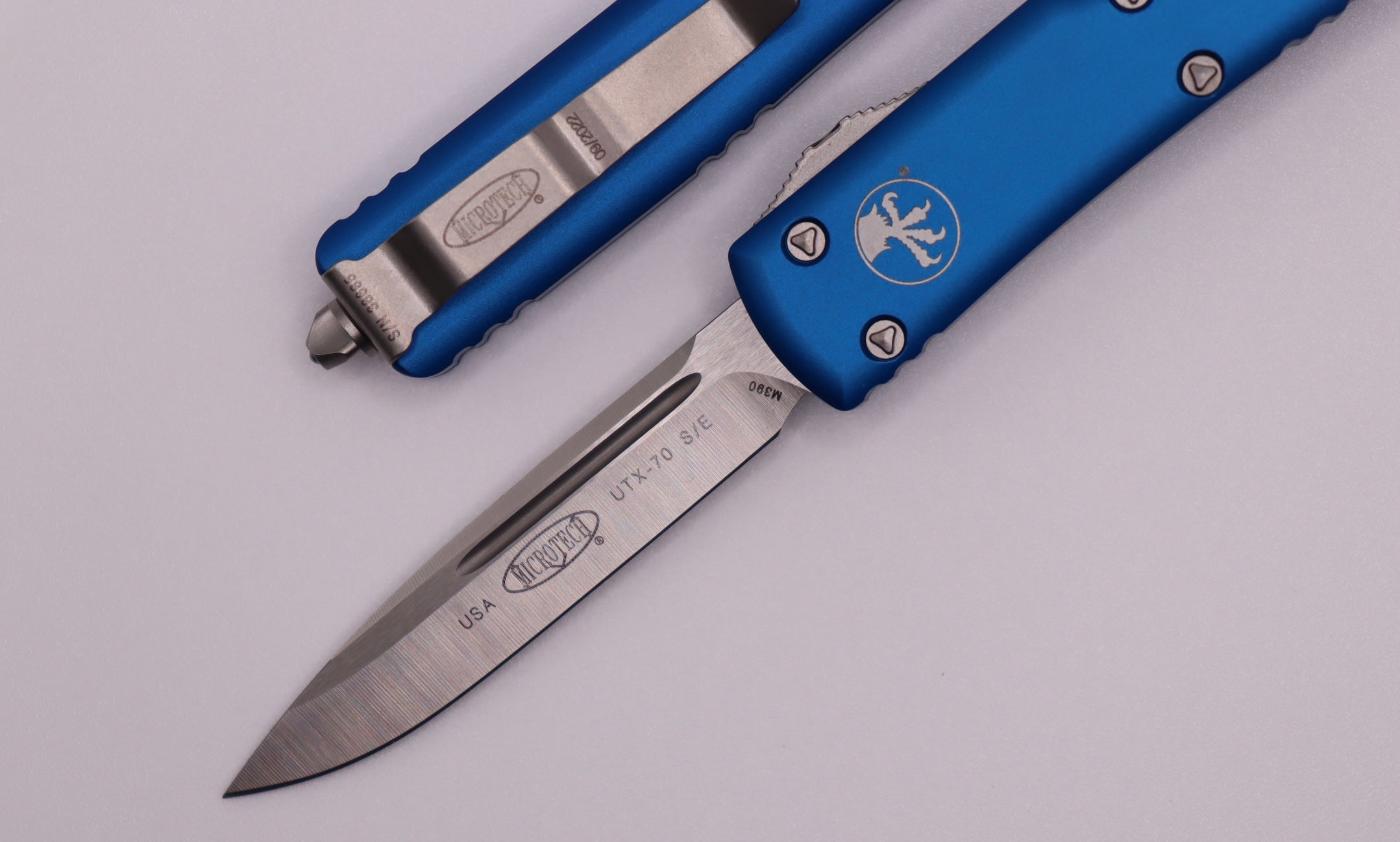 Microtech UTX-70 Single Edge Satin Standard & Blue 148-4BL