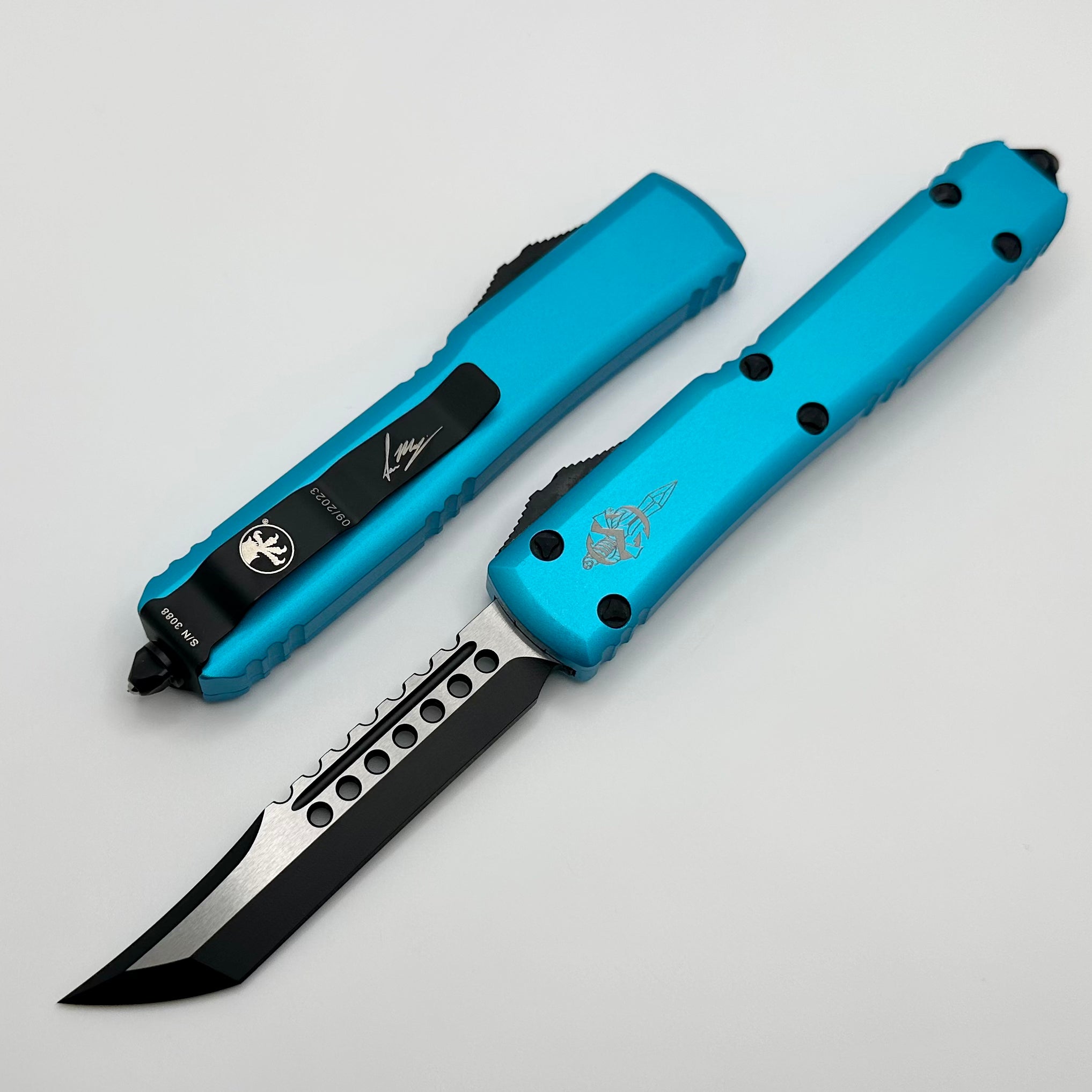 Microtech Ultratech Hellhound Turquoise Standard Signature Series 119-1TQS