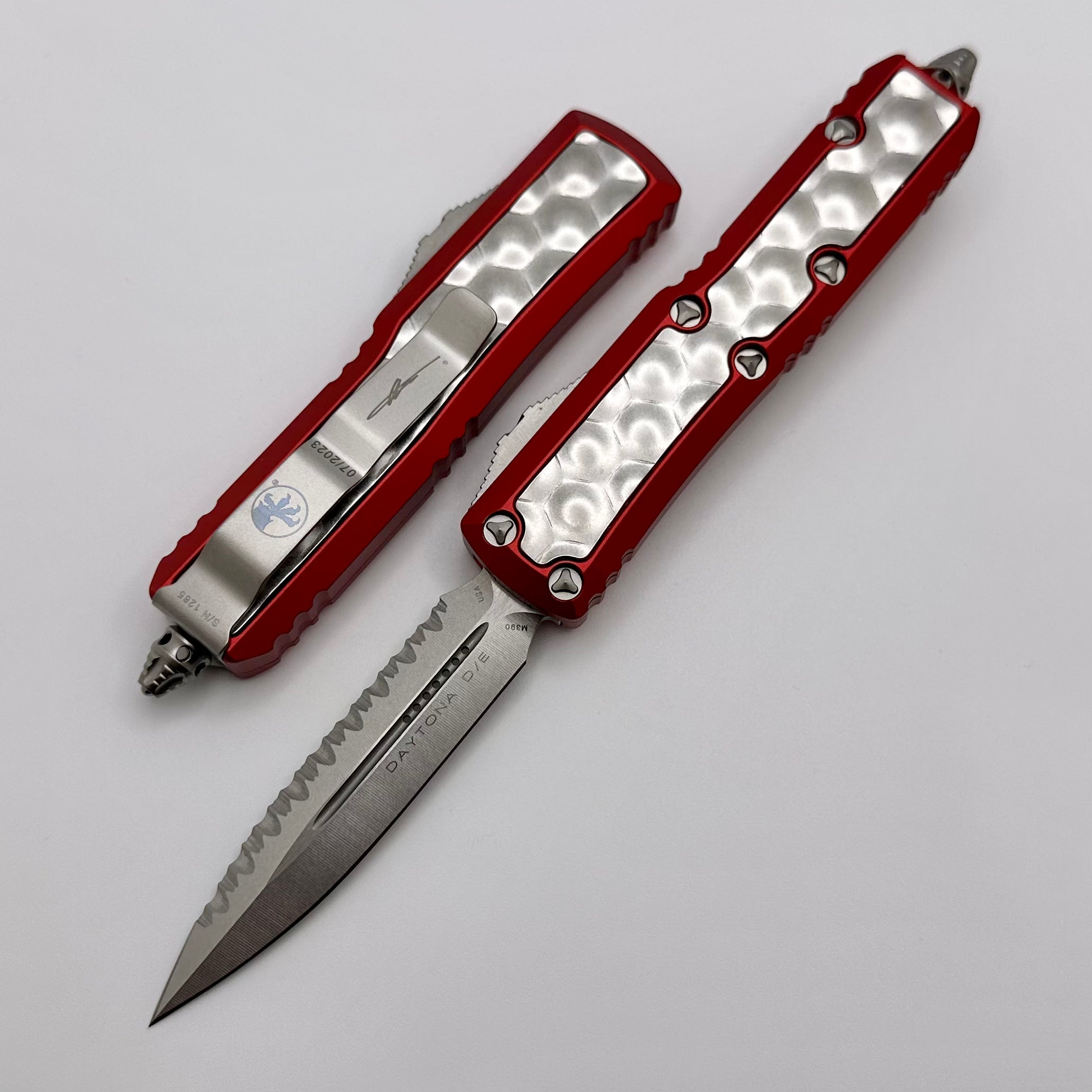 Microtech Red Daytona w/ Brute Bubble Inlays & Stonewash Double Edge Full Serrated Signature Series 126-12RDBIS